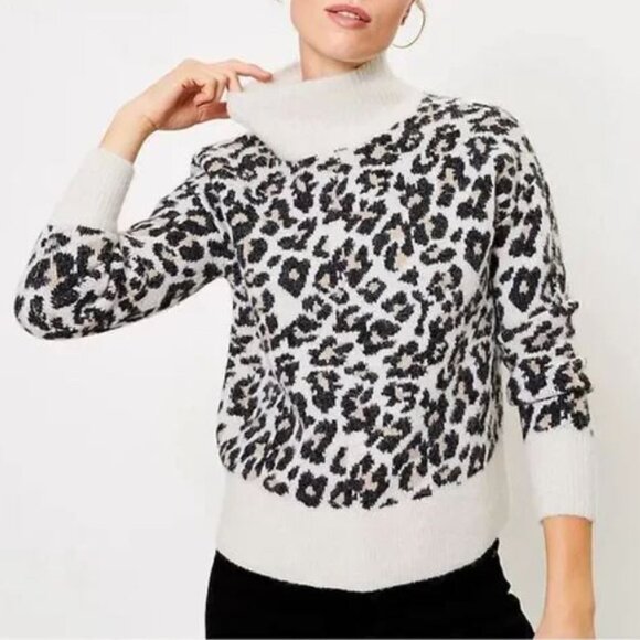 NWT LOFT Petites M Leopard Print Turtleneck Sweater Cream Long Sleeve - Picture 3 of 8